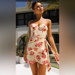 Selfie Leslie Floral Wrap Dress NWT Size Medium
